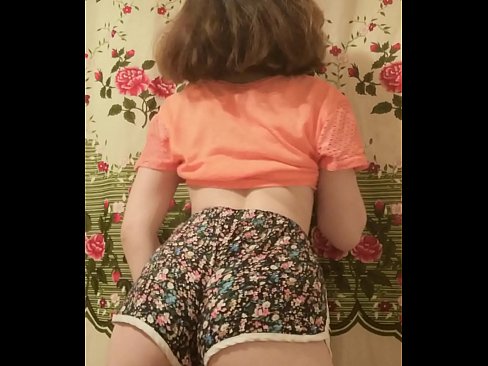 ❤️ Dhallaan yar oo sexy ah oo iska siibaysa surwaalka gaaban ee kamarada ️  annaga %so.japangaysex.ru ❌️❤
